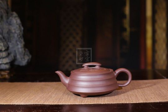 《三足橋韻》宜興紫砂工藝美術(shù)師手工紫砂壺茶具壺紫茄泥