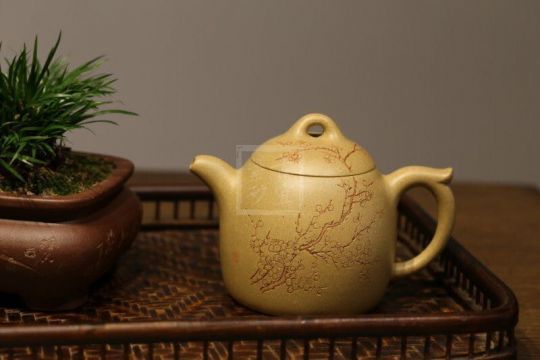 《梅花秦權(quán)》宜興紫砂壺助理工藝美術(shù)師純手工本山段茶壺全手工秦權(quán)紫砂壺