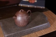 《秦權(quán)》宜興紫砂壺助理工藝美術(shù)師純手工禮品茶具紫泥秦權(quán)茶壺